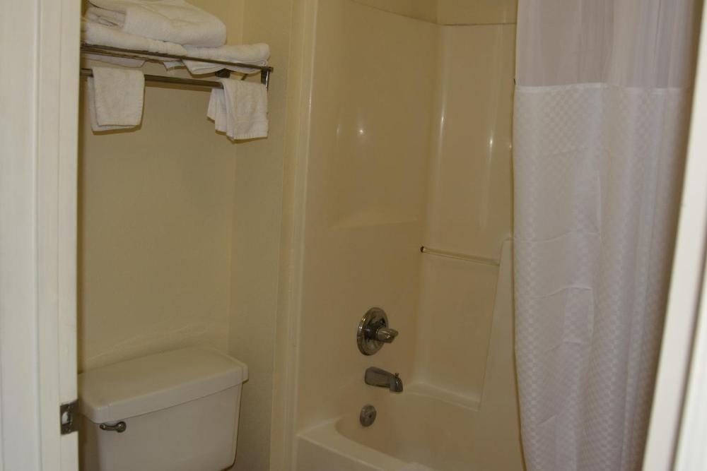 Travelodge by Wyndham Montgomery East Image 30