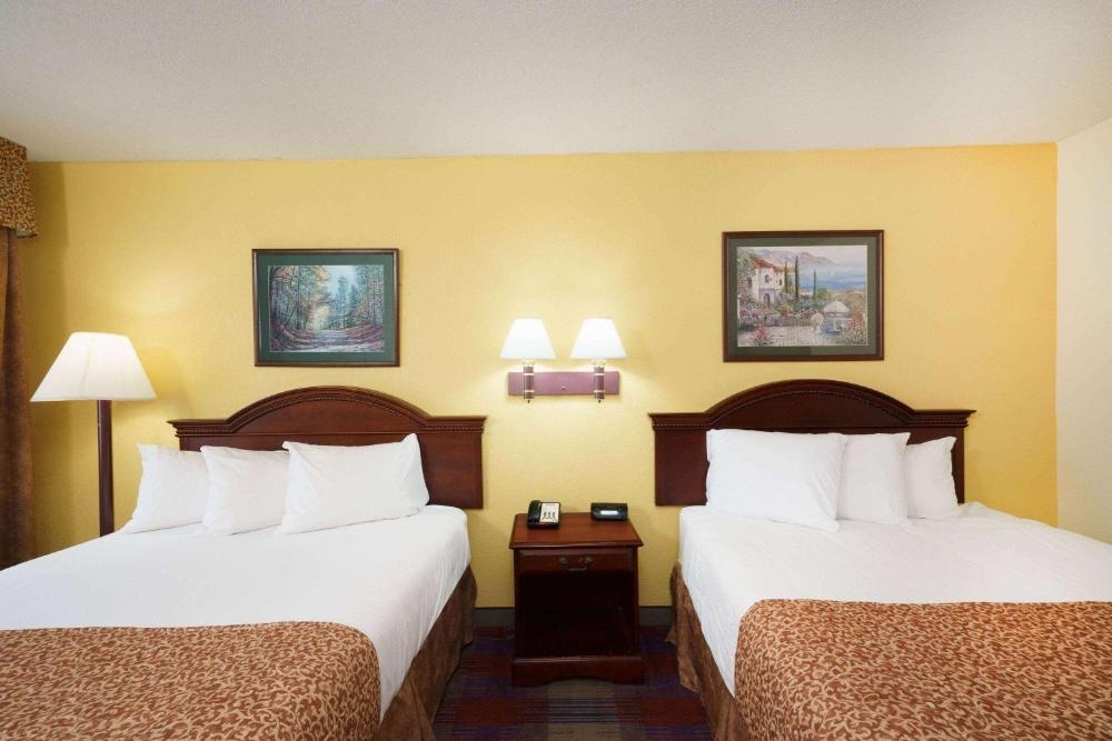 Travelodge by Wyndham Montgomery East