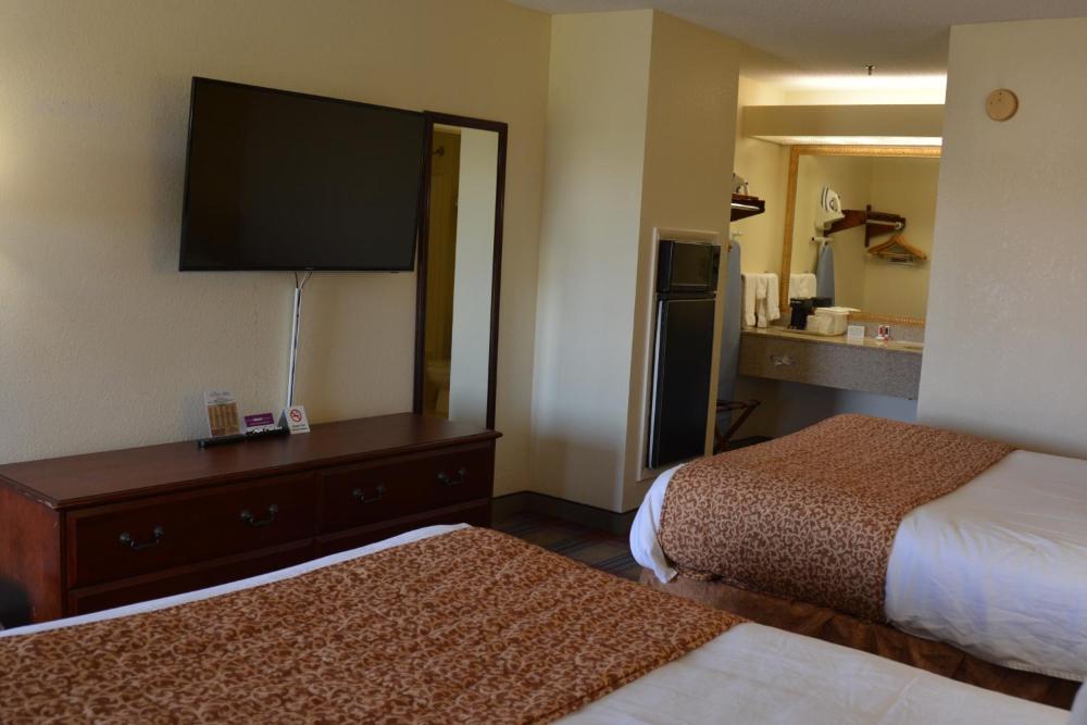 Queen Room with Two Queen Beds - Smoking